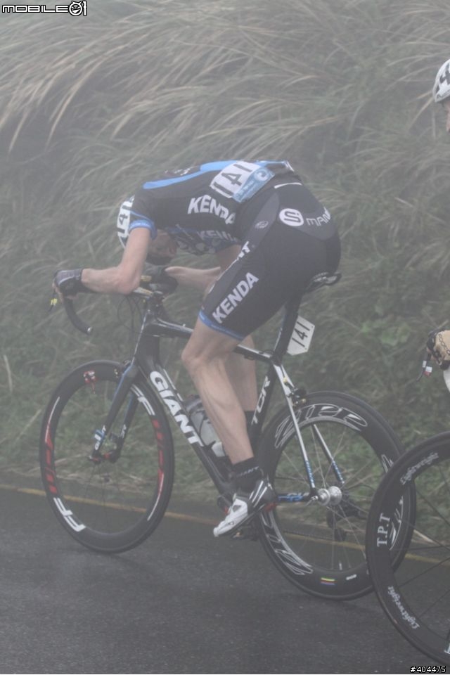 2011 環台賽 最終站...  霧茫茫 小油坑 400M 前 終點前!  台灣選手 加油