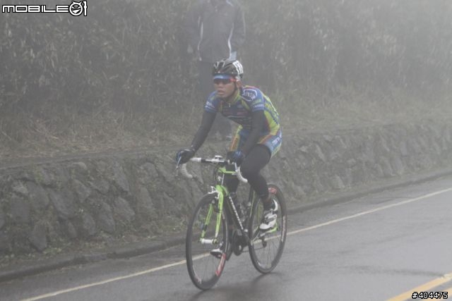 2011 環台賽 最終站...  霧茫茫 小油坑 400M 前 終點前!  台灣選手 加油