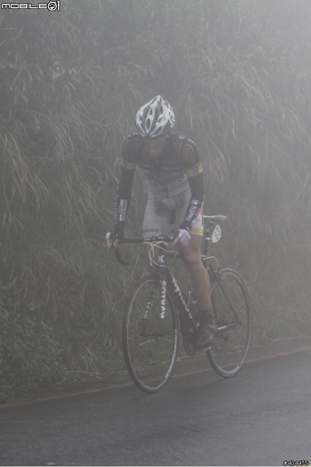 2011 環台賽 最終站...  霧茫茫 小油坑 400M 前 終點前!  台灣選手 加油