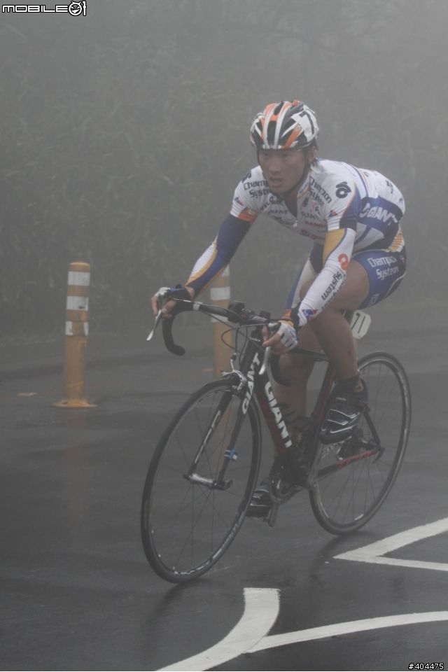 2011 環台賽 最終站...  霧茫茫 小油坑 400M 前 終點前!  台灣選手 加油