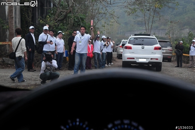 車聚報導還沒完嗎？載著滿滿車聚的快樂到鹿谷鄉內湖國小，繼續快樂行程。