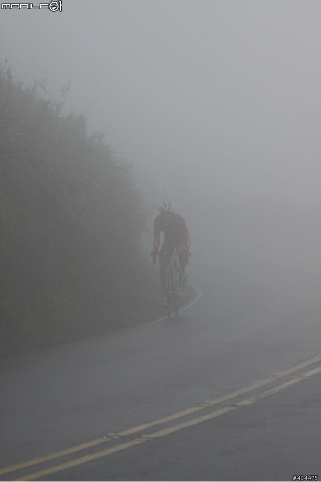 2011 環台賽 最終站...  霧茫茫 小油坑 400M 前 終點前!  台灣選手 加油