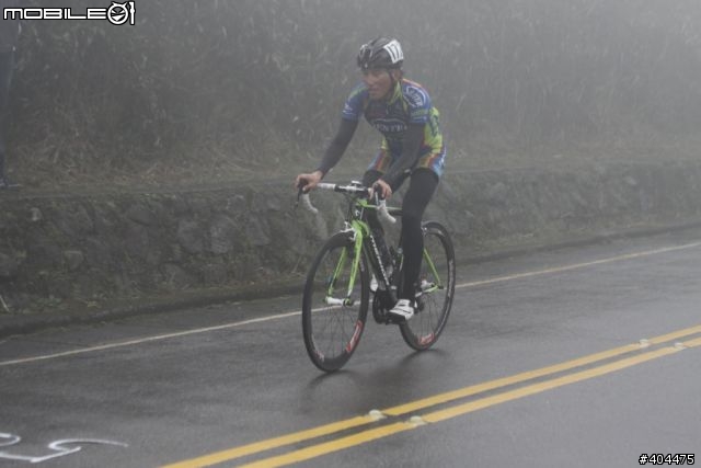 2011 環台賽 最終站...  霧茫茫 小油坑 400M 前 終點前!  台灣選手 加油