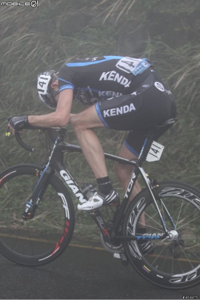 2011 環台賽 最終站...  霧茫茫 小油坑 400M 前 終點前!  台灣選手 加油