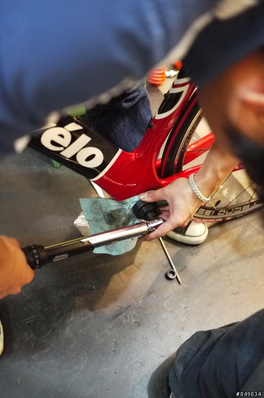 [7.01kg] Cervelo SOLOIST CSC車隊版碳纖維公路車架，誕生全記錄。