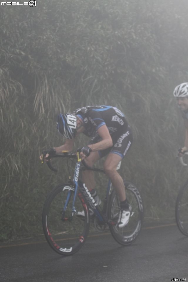 2011 環台賽 最終站...  霧茫茫 小油坑 400M 前 終點前!  台灣選手 加油