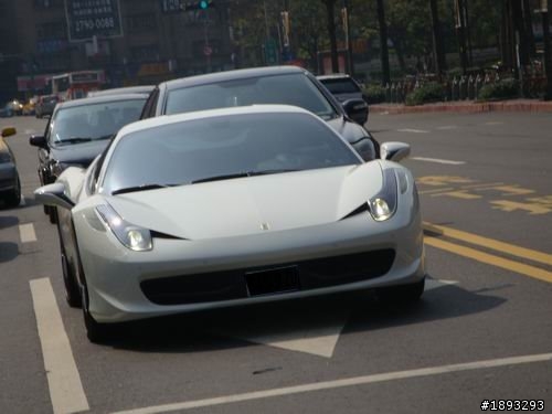 馬中赤兔-雪白Ferrari 458 Italia