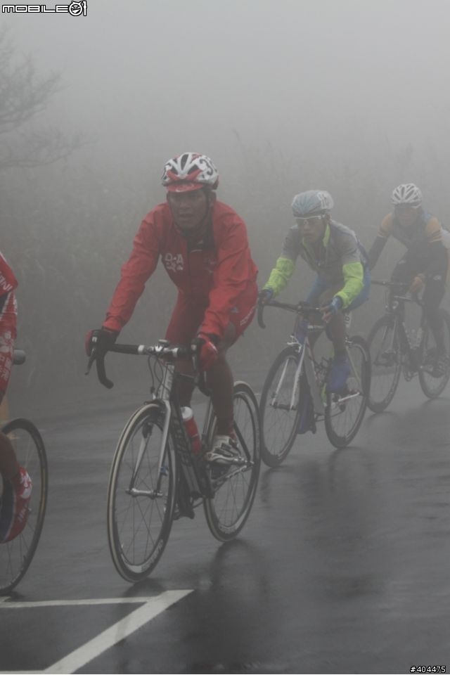 2011 環台賽 最終站...  霧茫茫 小油坑 400M 前 終點前!  台灣選手 加油