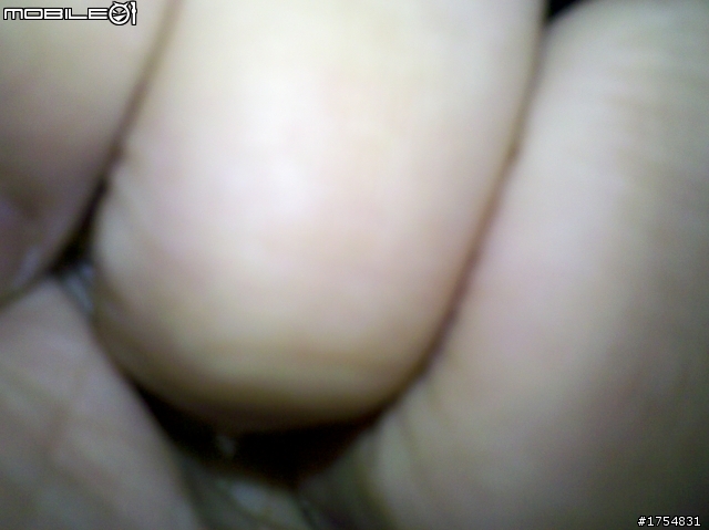 請各位大大幫我鑑定，我爸的DEFY是否壞掉了？:(