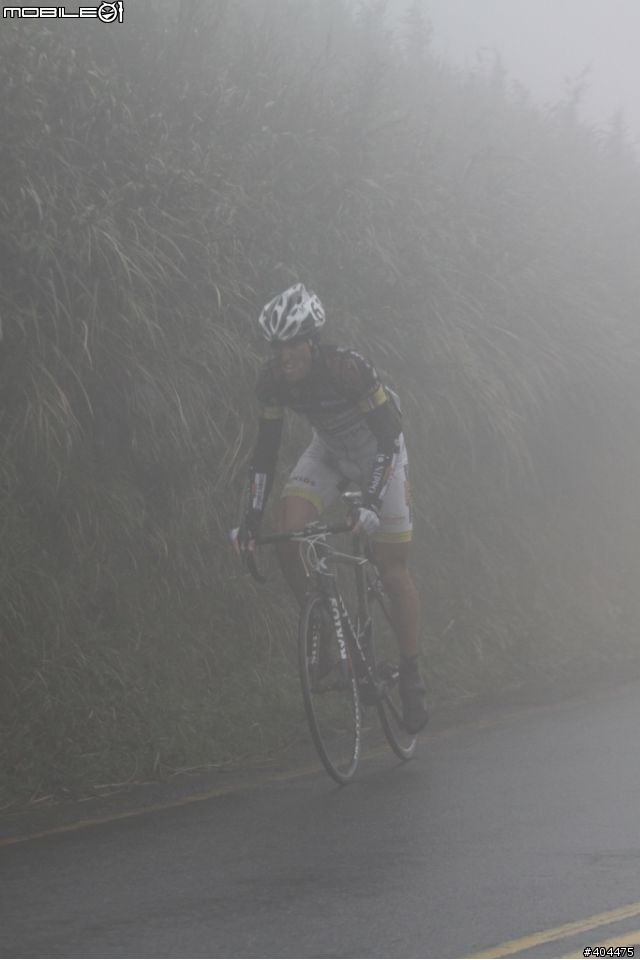 2011 環台賽 最終站...  霧茫茫 小油坑 400M 前 終點前!  台灣選手 加油