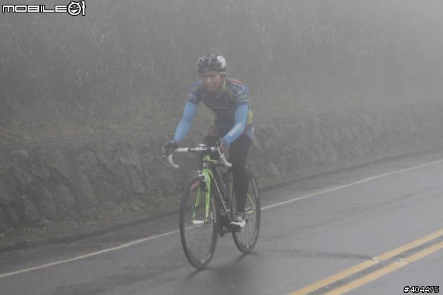 2011 環台賽 最終站...  霧茫茫 小油坑 400M 前 終點前!  台灣選手 加油