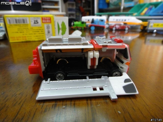 [開箱] 一台汽車 兩倍樂趣- VOOV極速變身車 (04.10新車介紹連結）