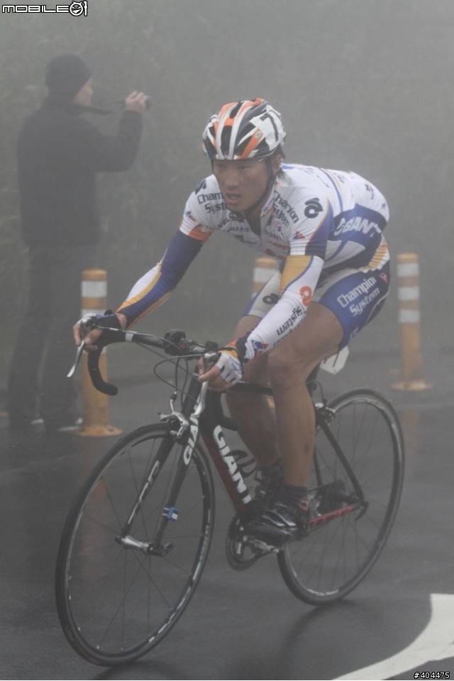 2011 環台賽 最終站...  霧茫茫 小油坑 400M 前 終點前!  台灣選手 加油