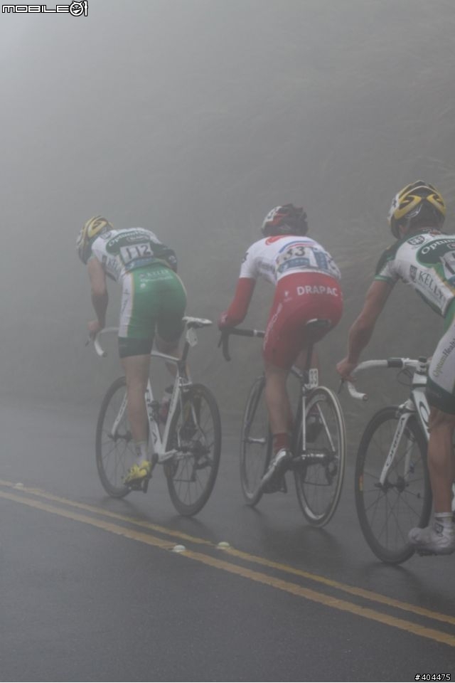 2011 環台賽 最終站...  霧茫茫 小油坑 400M 前 終點前!  台灣選手 加油