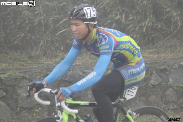 2011 環台賽 最終站...  霧茫茫 小油坑 400M 前 終點前!  台灣選手 加油