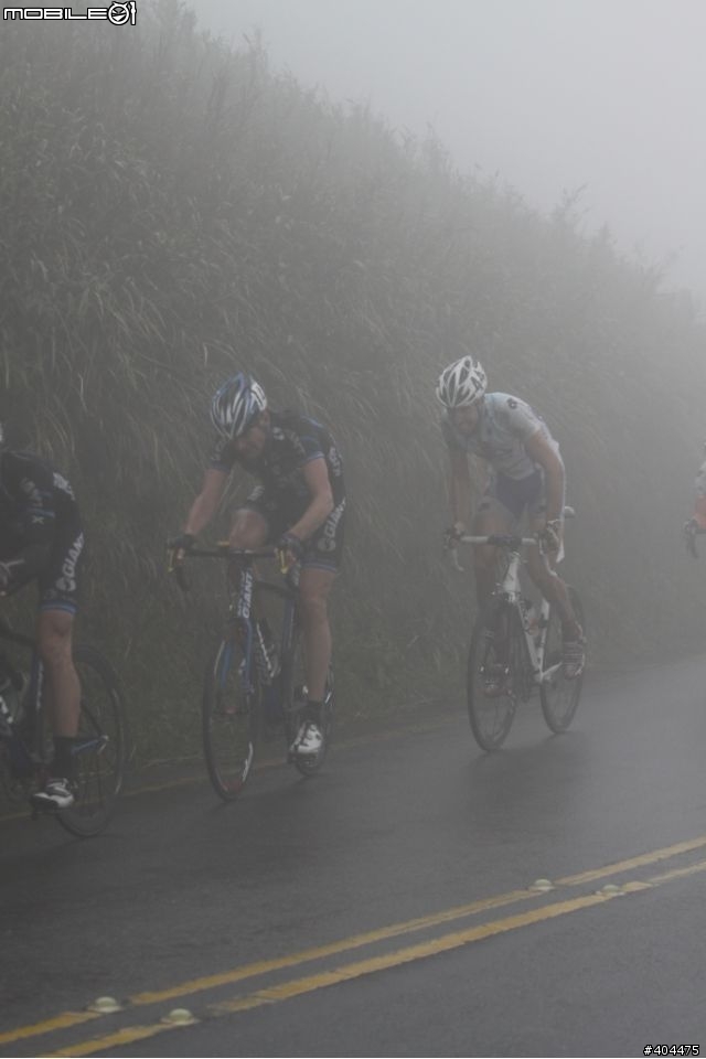 2011 環台賽 最終站...  霧茫茫 小油坑 400M 前 終點前!  台灣選手 加油