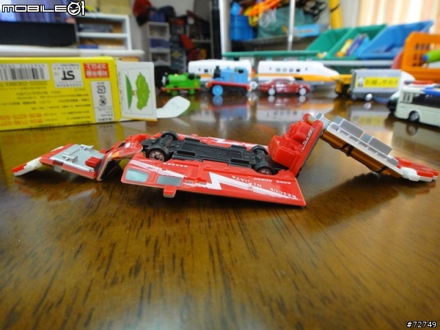 [開箱] 一台汽車 兩倍樂趣- VOOV極速變身車 (04.10新車介紹連結）