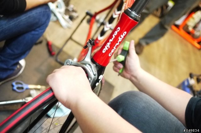 [7.01kg] Cervelo SOLOIST CSC車隊版碳纖維公路車架，誕生全記錄。