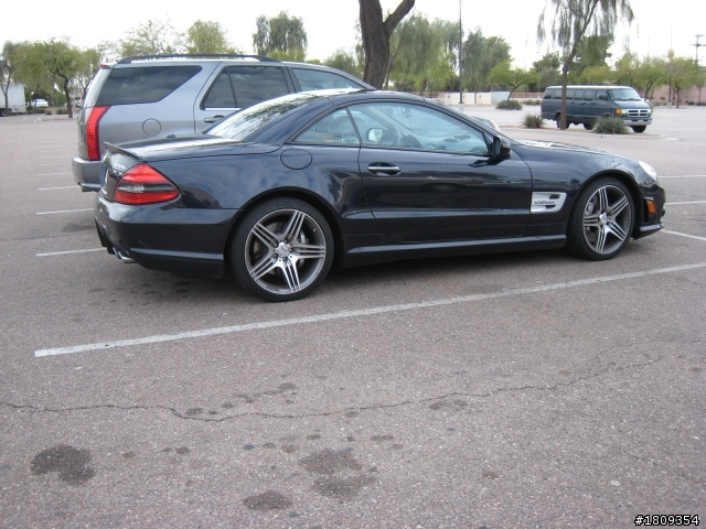 鳳凰城怪車好車一堆 就是少見BMW