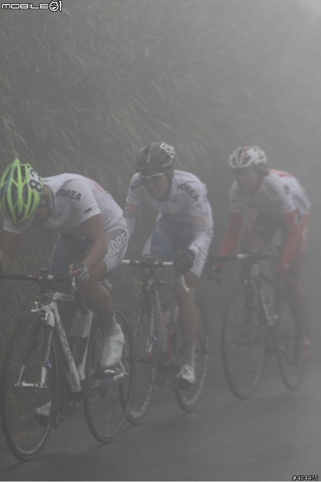 2011 環台賽 最終站...  霧茫茫 小油坑 400M 前 終點前!  台灣選手 加油