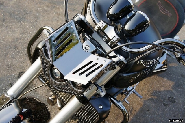 莫內咖啡~爆改的TRIUMPH 2300CC(有圖)!!
