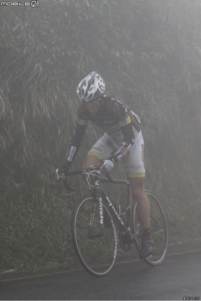 2011 環台賽 最終站...  霧茫茫 小油坑 400M 前 終點前!  台灣選手 加油