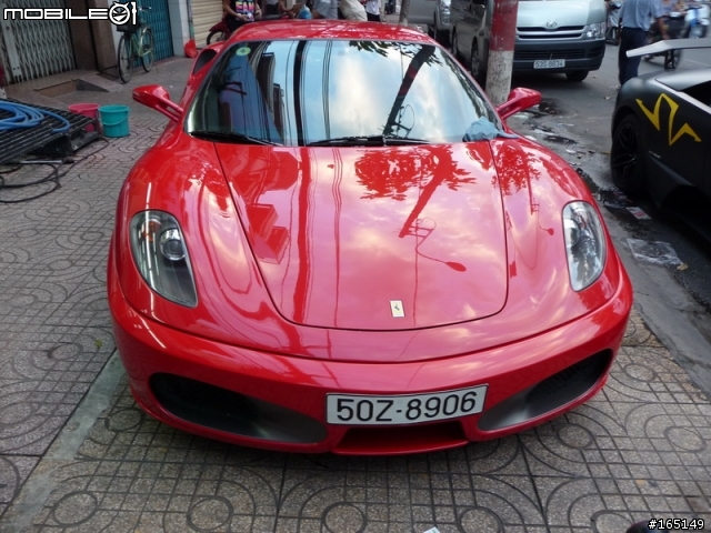 2011.03.06 越南胡志明市安陽王街 藍寶堅尼 LP670-4 消光黑  和 法拉利 F430 法拉利紅