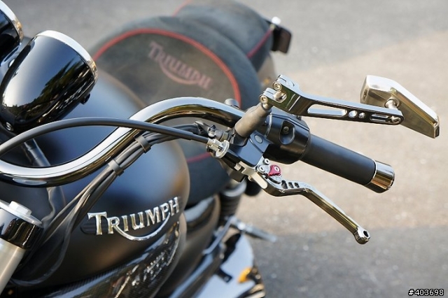 莫內咖啡~爆改的TRIUMPH 2300CC(有圖)!!