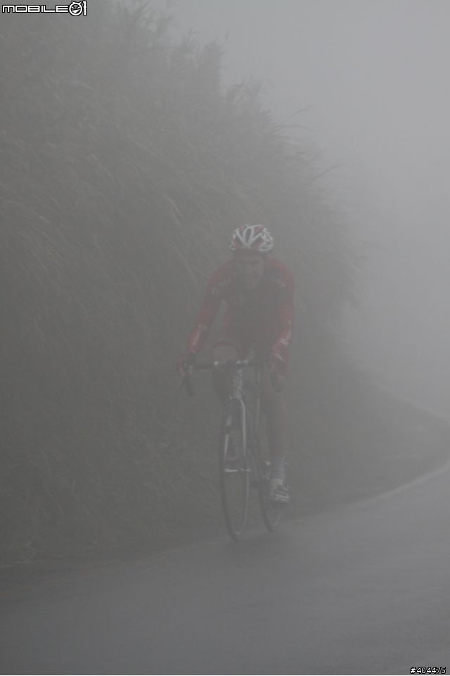 2011 環台賽 最終站...  霧茫茫 小油坑 400M 前 終點前!  台灣選手 加油