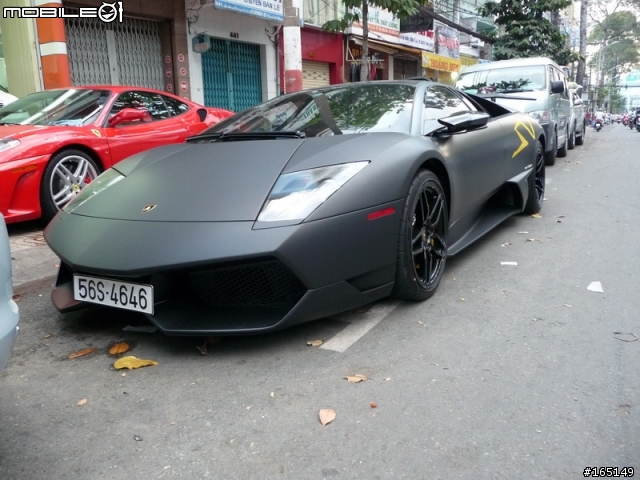 2011.03.06 越南胡志明市安陽王街 藍寶堅尼 LP670-4 消光黑  和 法拉利 F430 法拉利紅