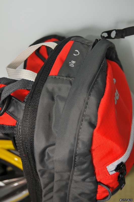 [不專業分享]  BERGHAUS  REMOTE  8+4  一款實用的單車背包