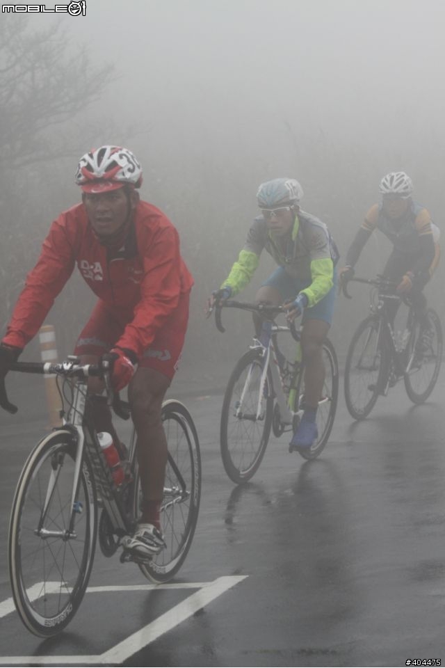 2011 環台賽 最終站...  霧茫茫 小油坑 400M 前 終點前!  台灣選手 加油