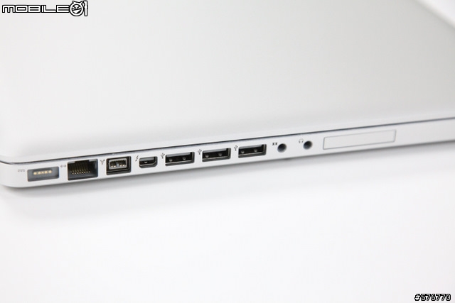 [開箱]2011 Macbook Pro 17" 臺灣客製化版本到貨!!