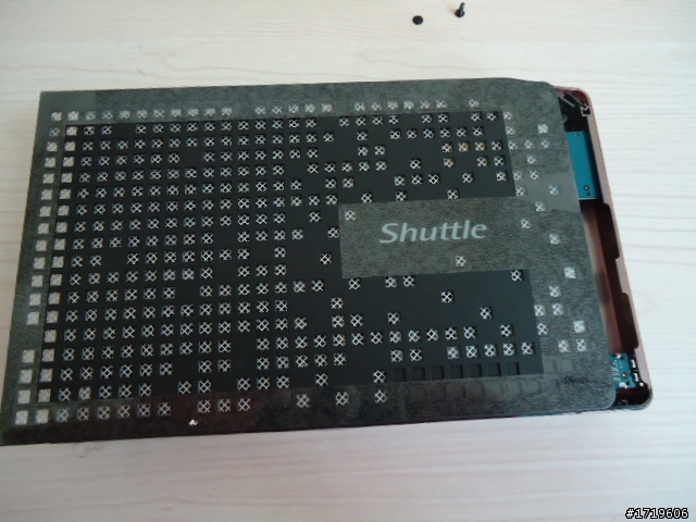 [新手的不專業開箱] Shuttle XS35 LCD背掛 迷你電腦 入門文書機