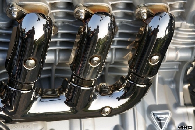 莫內咖啡~爆改的TRIUMPH 2300CC(有圖)!!