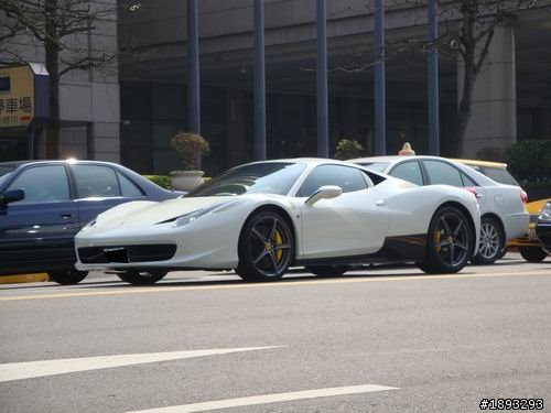 馬中赤兔-雪白Ferrari 458 Italia
