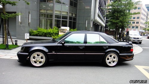 接手朋友 w124 500E