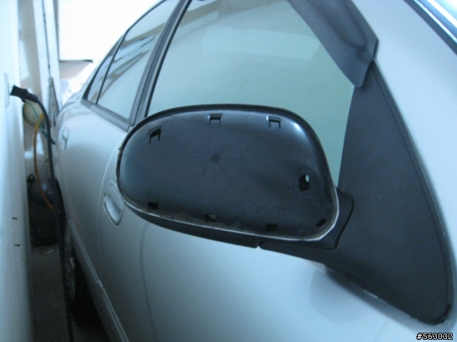 Sentra 180 1.6GS 右後照鏡被撞飛了.........