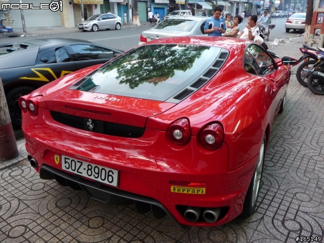 2011.03.06 越南胡志明市安陽王街 藍寶堅尼 LP670-4 消光黑  和 法拉利 F430 法拉利紅