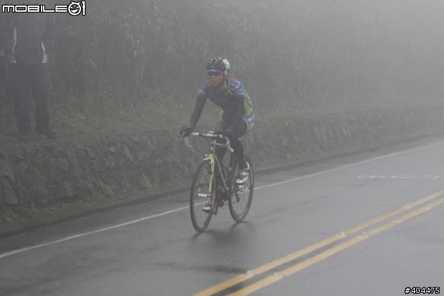 2011 環台賽 最終站...  霧茫茫 小油坑 400M 前 終點前!  台灣選手 加油