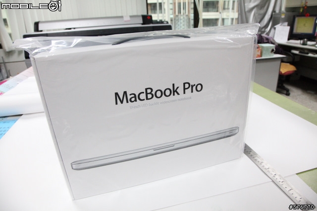 [開箱]2011 Macbook Pro 17" 臺灣客製化版本到貨!!