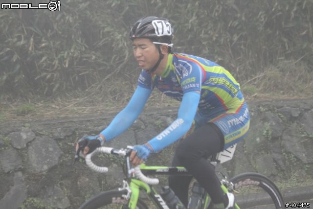 2011 環台賽 最終站...  霧茫茫 小油坑 400M 前 終點前!  台灣選手 加油