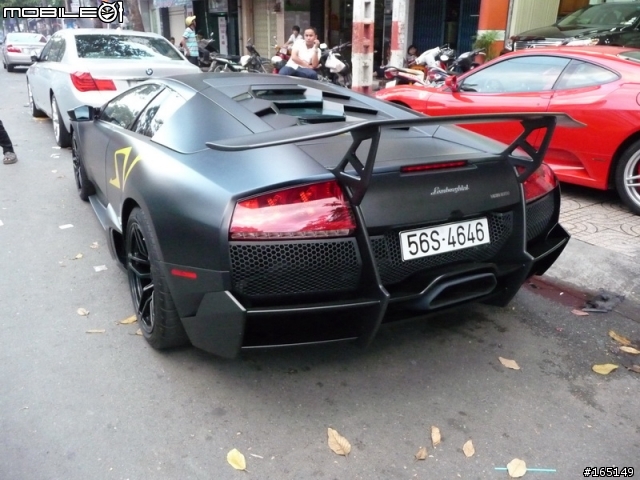 2011.03.06 越南胡志明市安陽王街 藍寶堅尼 LP670-4 消光黑  和 法拉利 F430 法拉利紅