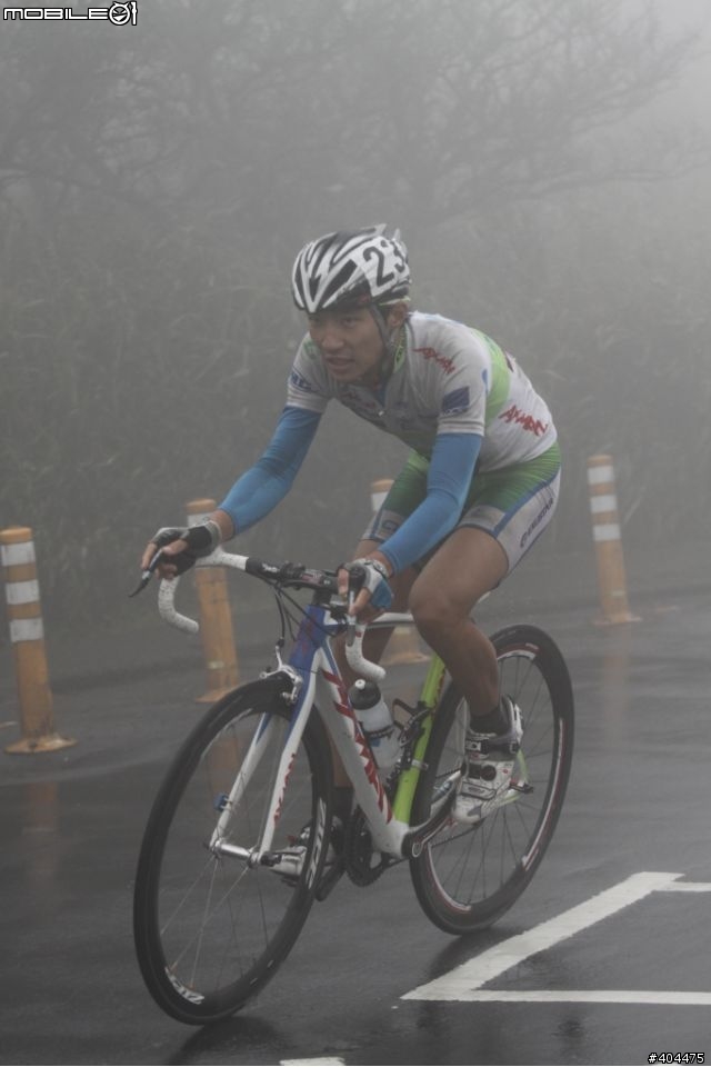 2011 環台賽 最終站...  霧茫茫 小油坑 400M 前 終點前!  台灣選手 加油