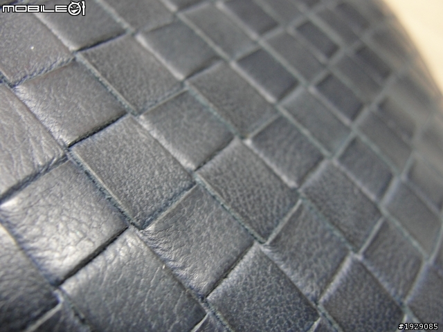 [分享] Bottega Veneta 深藍 羊皮編織皮夾