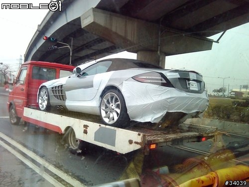 受驚！ 剛看見的 MERCEDES BENZ SLR ROADSTER