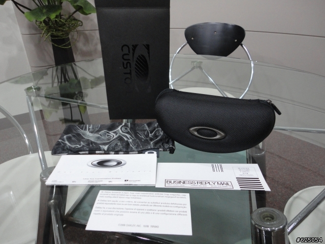 {開箱} 等待了兩個半月,終於到手了...~OAKLEY JAWBONE~