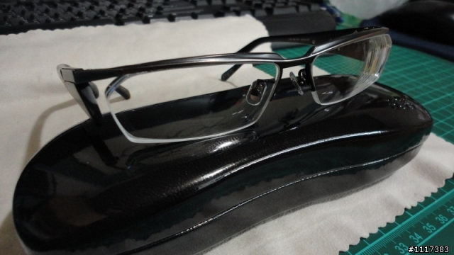 [開箱文]新歡和舊愛，BLACK GALLERY SPECTACLES+Essilor全視線
