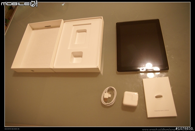 O氏 開箱~ Ipad 2 上桌!~