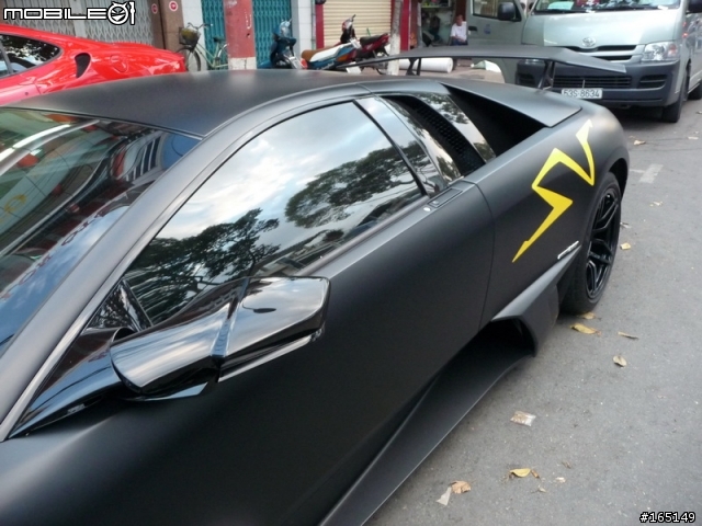 2011.03.06 越南胡志明市安陽王街 藍寶堅尼 LP670-4 消光黑  和 法拉利 F430 法拉利紅